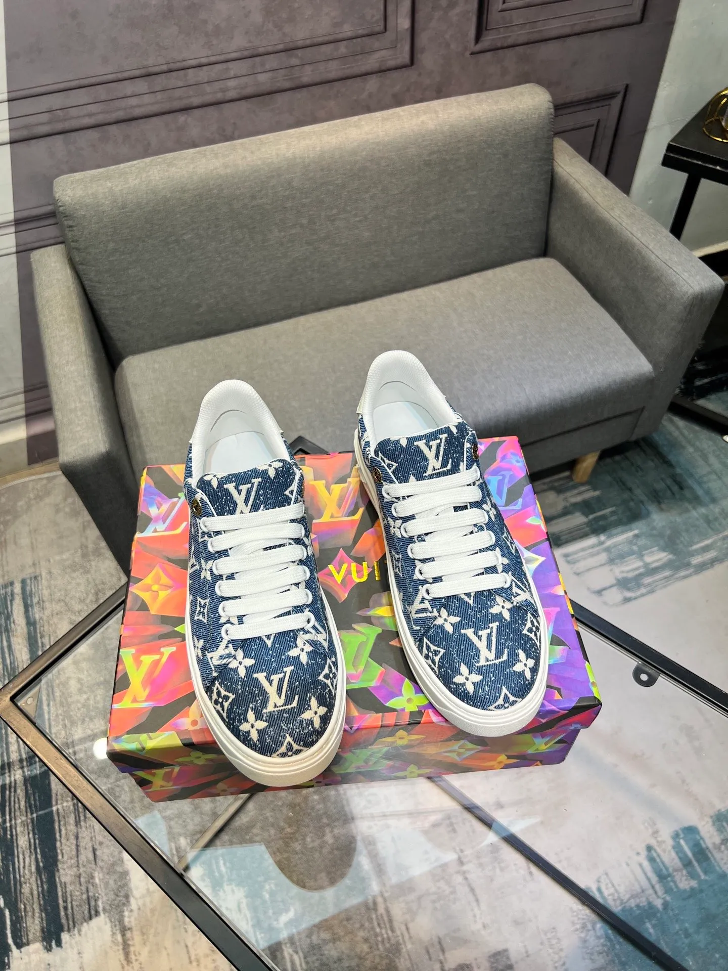 Men's Men's Shoes 💰540 LV Louis Vuitton. The latest fashionable casual shoes are popular in physical stores. The new spring and summer comfortable imported custom patent leather plus cowhide, cowhide mesh, and unique jacquard fabric element design. With sheepskin lining, Lv original base, [sun][sun] high-end packaging and high quality💪Details determine quality, welcome to compare🇮🇹Code number 38-44, 45 can be customized